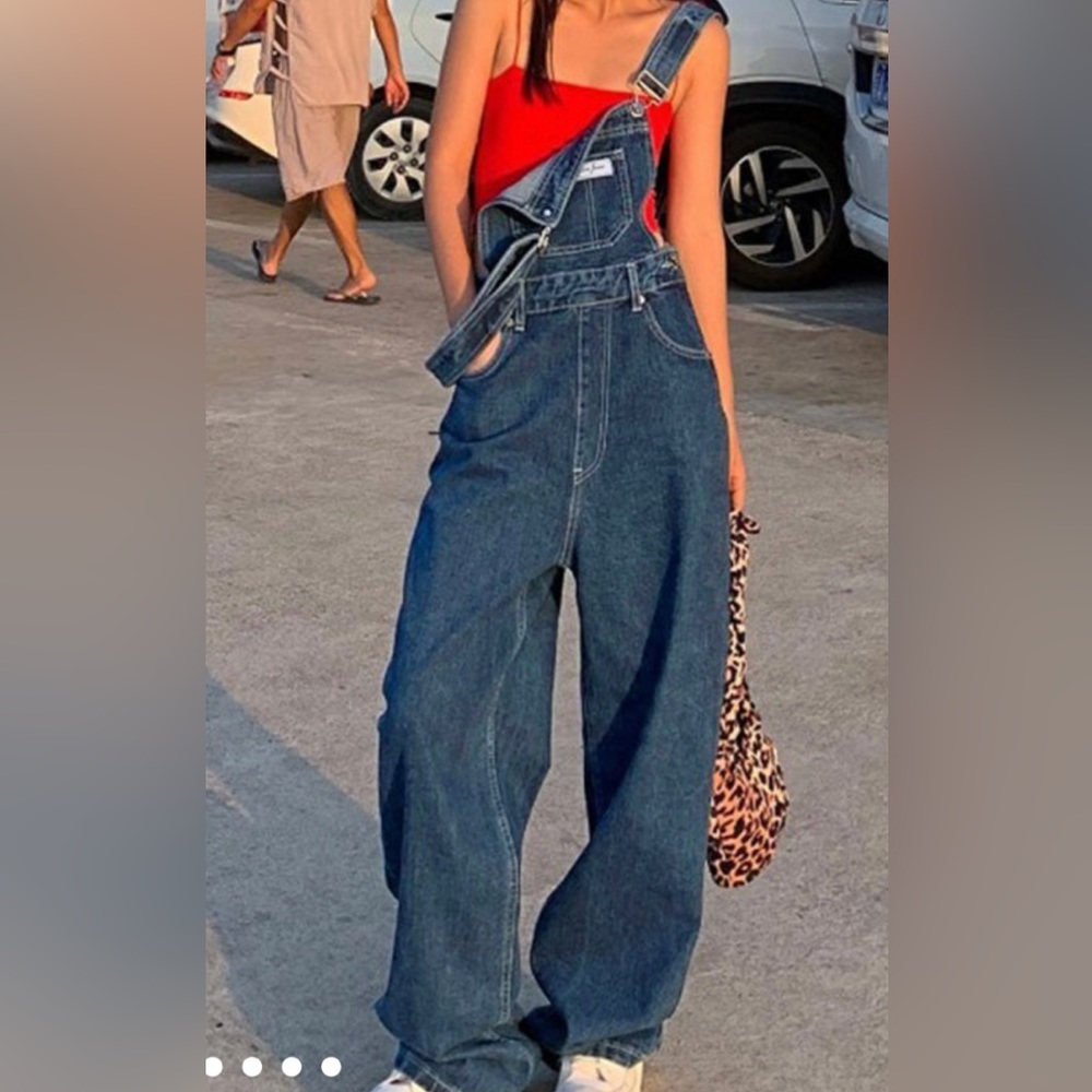 Baggy denim overalls dark wash. Size small (oversized)